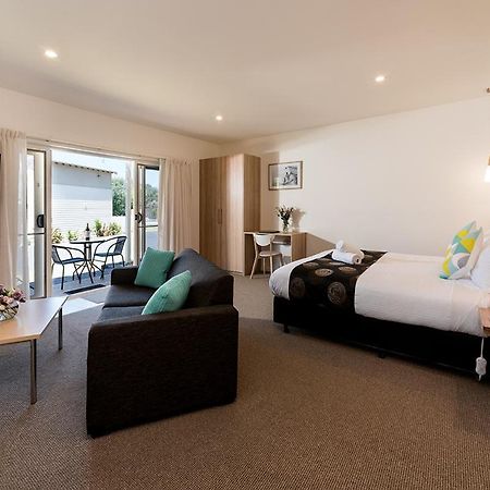 โบ๊ตเฮาส์ รีสอร์ต สตูดิโอ แอนด์ สวีท Motel แบลร์กาวรี ภายนอก รูปภาพ