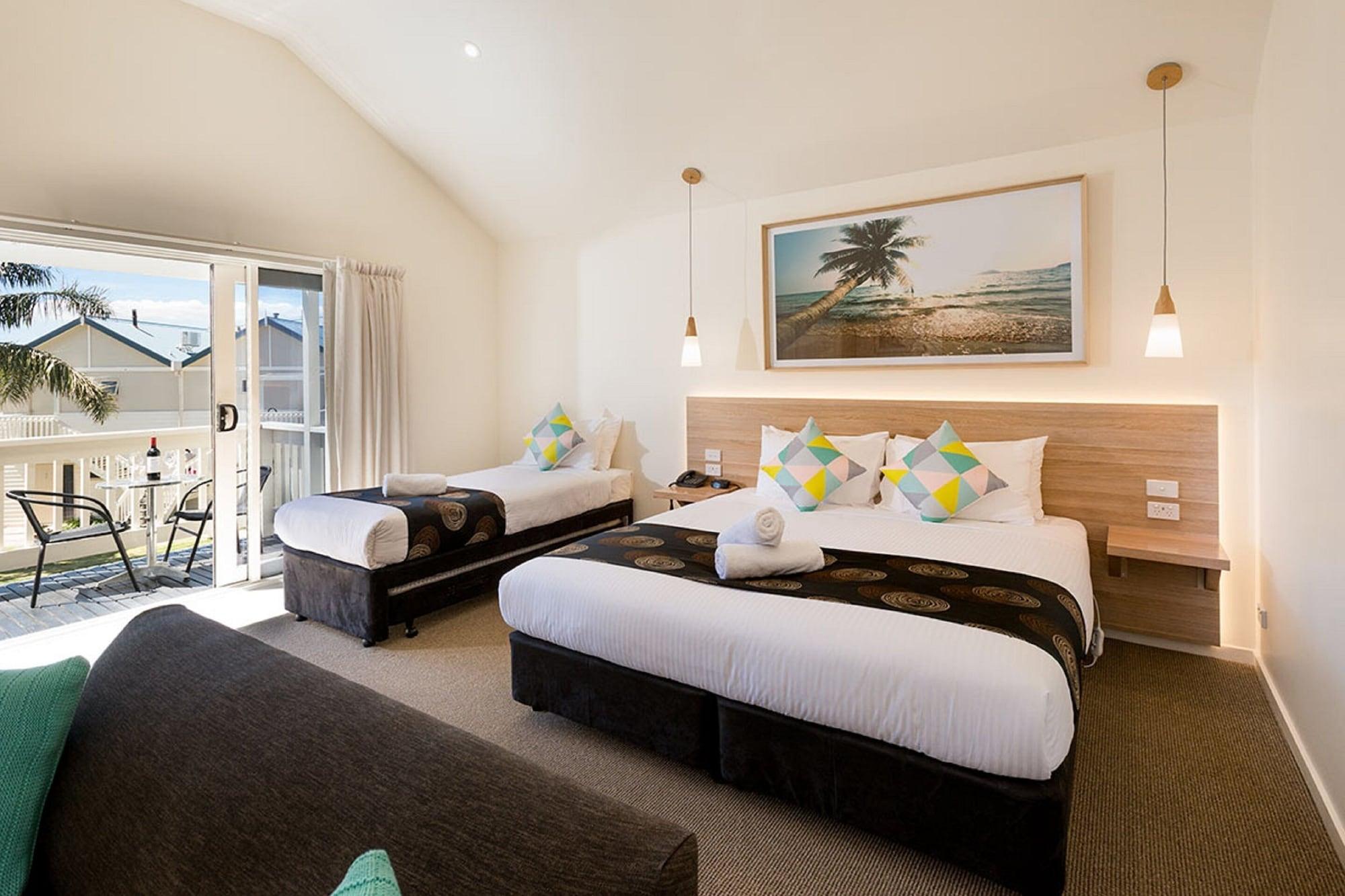โบ๊ตเฮาส์ รีสอร์ต สตูดิโอ แอนด์ สวีท Motel แบลร์กาวรี ภายนอก รูปภาพ