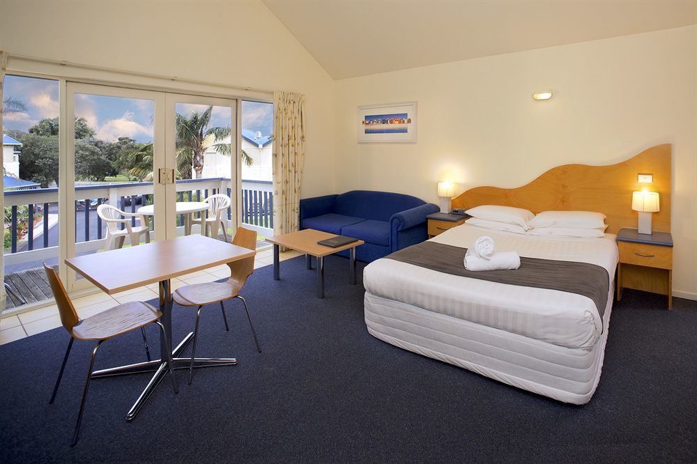 โบ๊ตเฮาส์ รีสอร์ต สตูดิโอ แอนด์ สวีท Motel แบลร์กาวรี ภายนอก รูปภาพ