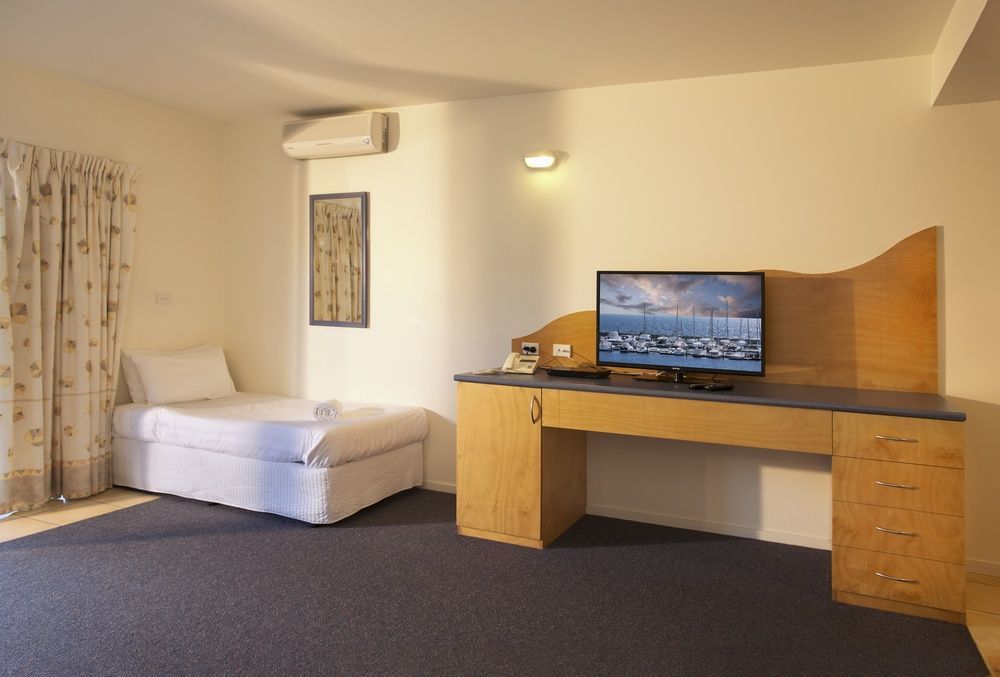 โบ๊ตเฮาส์ รีสอร์ต สตูดิโอ แอนด์ สวีท Motel แบลร์กาวรี ภายนอก รูปภาพ